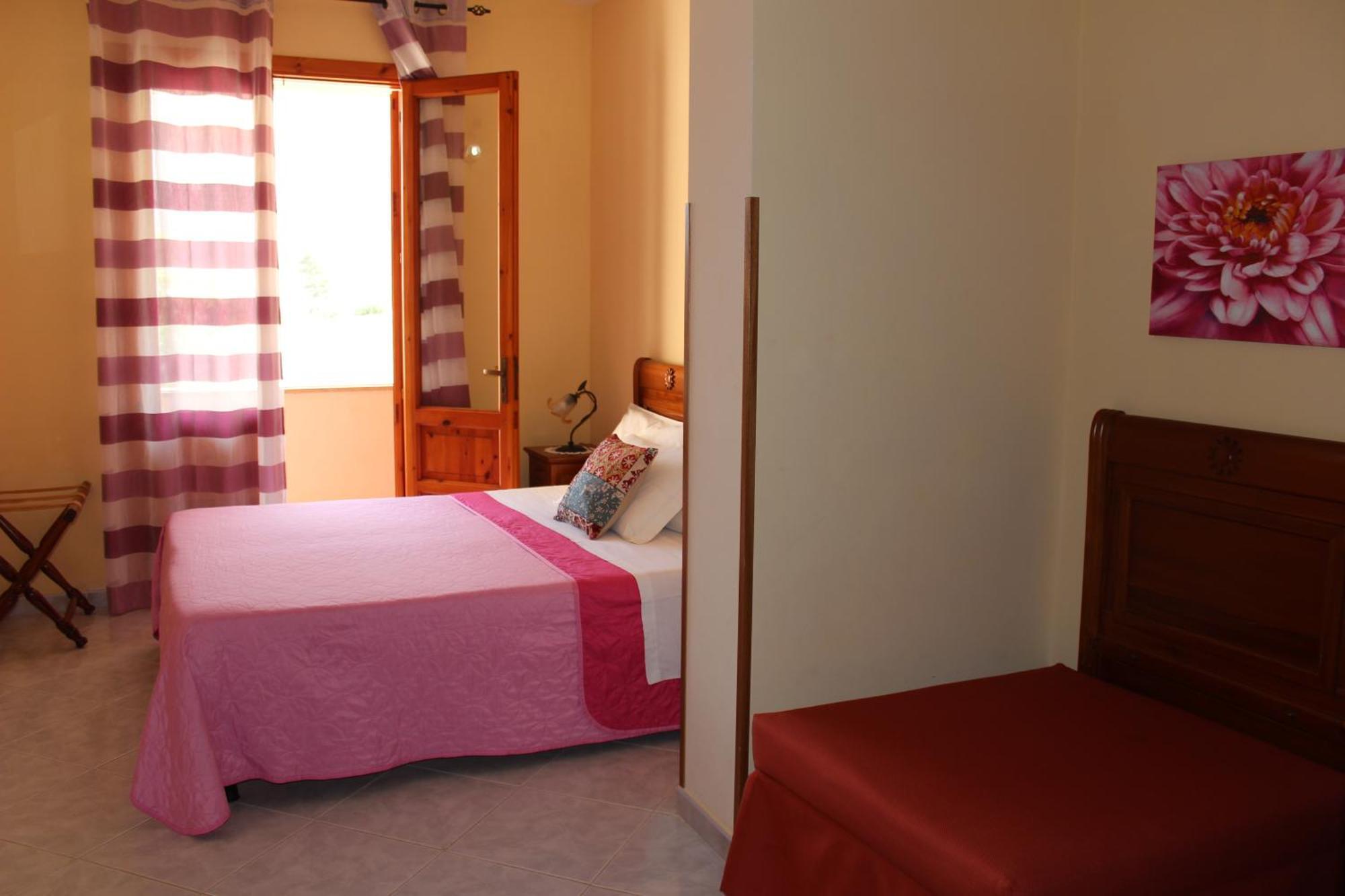 Raggio Di Sole Bed & Breakfast Macari Bagian luar foto