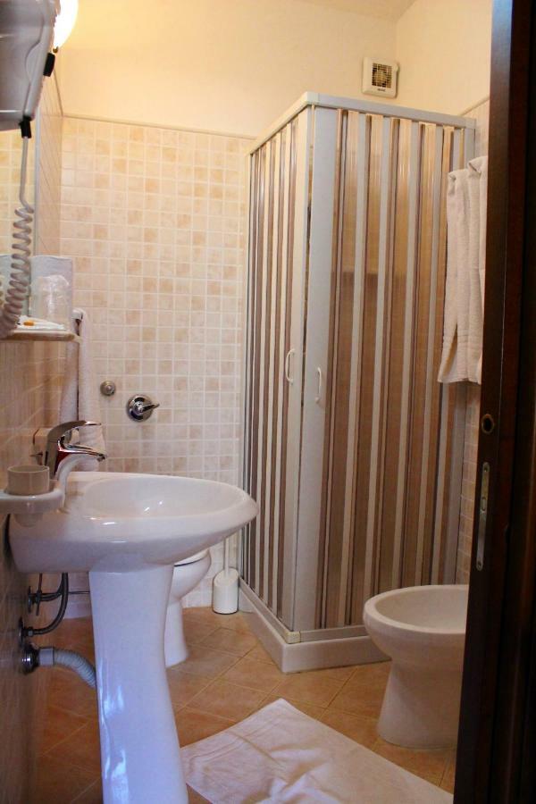Raggio Di Sole Bed & Breakfast Macari Bagian luar foto