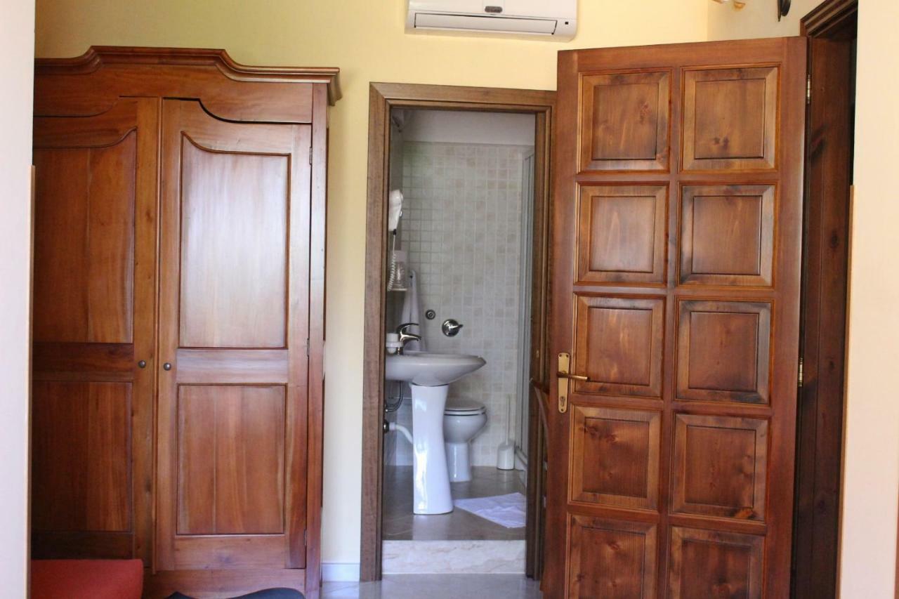 Raggio Di Sole Bed & Breakfast Macari Bagian luar foto